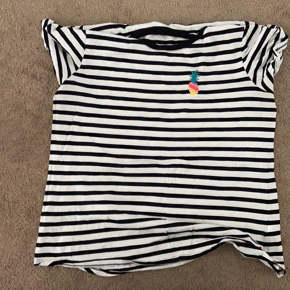 Striped shirt with a pineapple